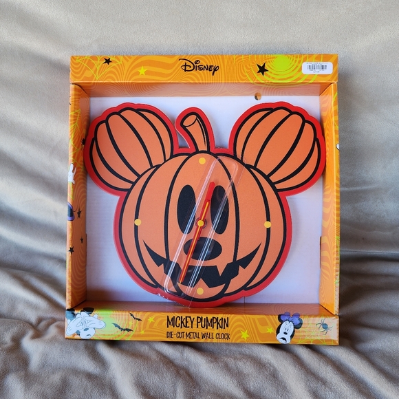 DISNEY Mickey Mouse Pumpkin Wall Clock - Picture 3 of 7